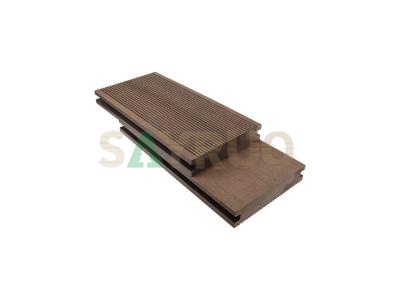 Crack-resistant composite decking