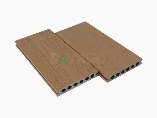Co-extrusion embossed woodgrain composite decking